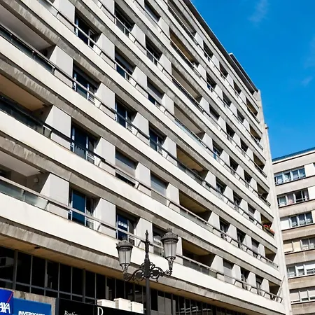 Centro. Plaza De Longoria Carbajal. Parking Gratis Oviedo